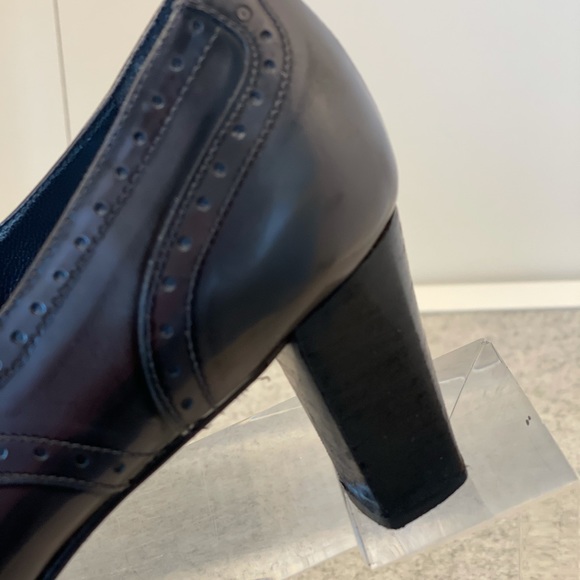Stuart Weitzman Leather Shoes! - Picture 10 of 14